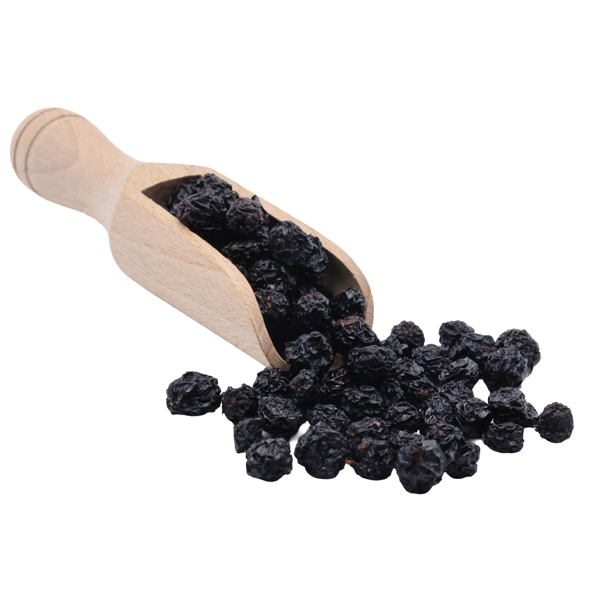 Getrocknete Aroniabeeren auf Schaufel